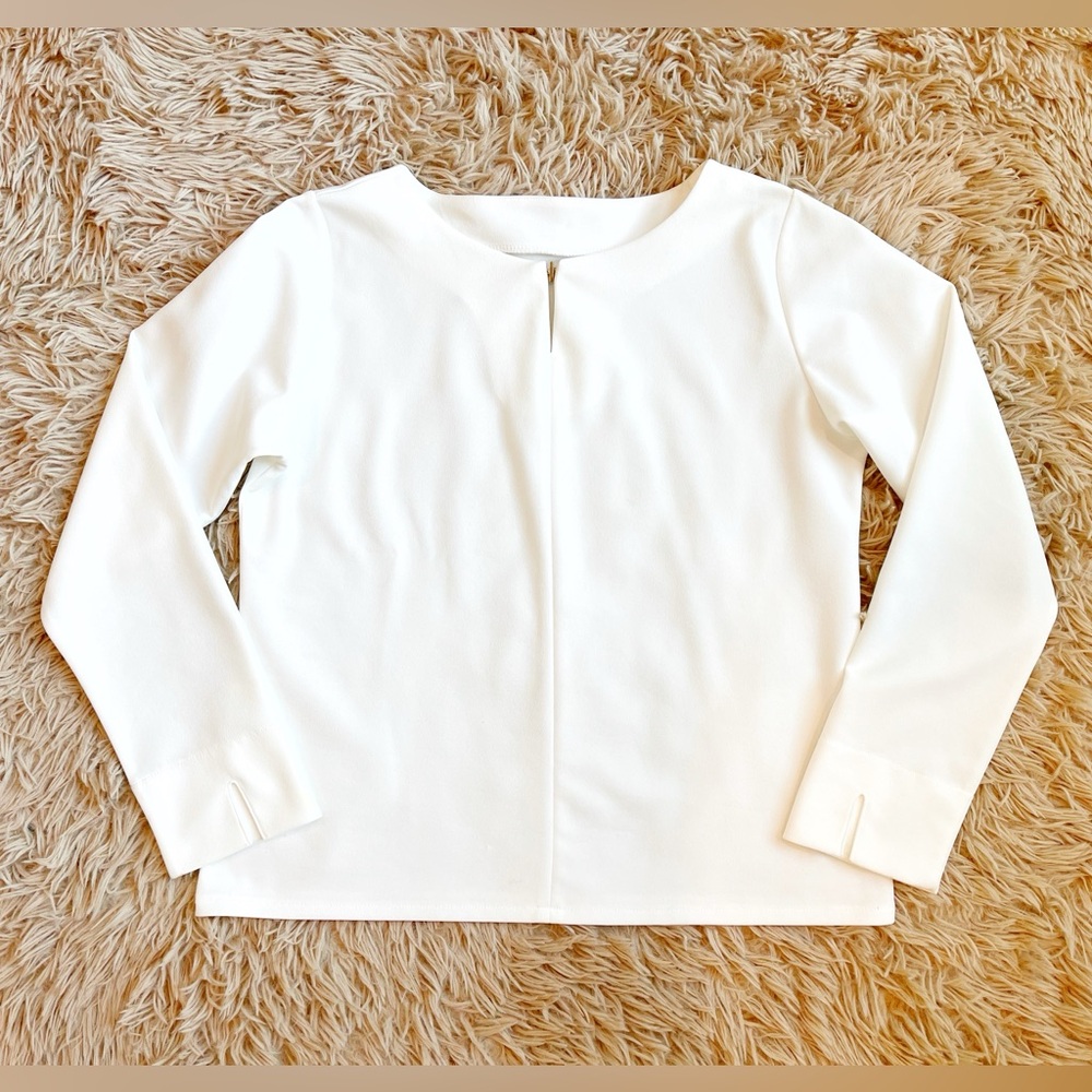 Elegant White Long Sleeve Top – Gold Detail – Size S